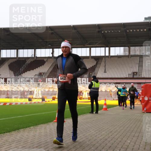 08.12.2024 - St. Pauli X-Mass-Run No. 14 Yannick Fuchs http://msf.ph/oto/7478187 08.12.2024 10:00:58 Ziel 410, 642, 1750, 1773, 2447, 2808, 2809, 3033 meine-sportfotos.de