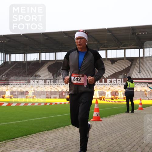 08.12.2024 - St. Pauli X-Mass-Run No. 14 Yannick Fuchs http://msf.ph/oto/7478196 08.12.2024 10:00:59 Ziel 410, 642, 1750, 1773, 2447, 2808, 2809, 3033 meine-sportfotos.de