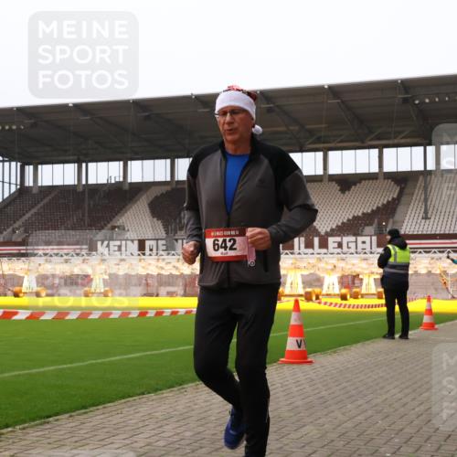08.12.2024 - St. Pauli X-Mass-Run No. 14 Yannick Fuchs http://msf.ph/oto/7478200 08.12.2024 10:00:59 Ziel 410, 642, 1750, 1773, 2447, 2808, 2809, 3033 meine-sportfotos.de