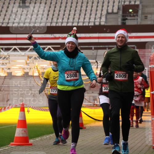 08.12.2024 - St. Pauli X-Mass-Run No. 14 Yannick Fuchs http://msf.ph/oto/7478211 08.12.2024 10:01:01 Ziel 410, 642, 1750, 1773, 2447, 2808, 2809, 3033 meine-sportfotos.de