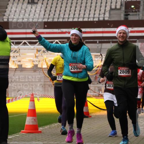08.12.2024 - St. Pauli X-Mass-Run No. 14 Yannick Fuchs http://msf.ph/oto/7478221 08.12.2024 10:01:01 Ziel 410, 642, 1750, 1773, 2447, 2808, 2809, 3033 meine-sportfotos.de