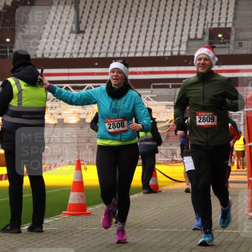08.12.2024 - St. Pauli X-Mass-Run No. 14 Yannick Fuchs http://msf.ph/oto/7478230 08.12.2024 10:01:01 Ziel 410, 642, 1750, 1773, 2447, 2808, 2809, 3033 meine-sportfotos.de