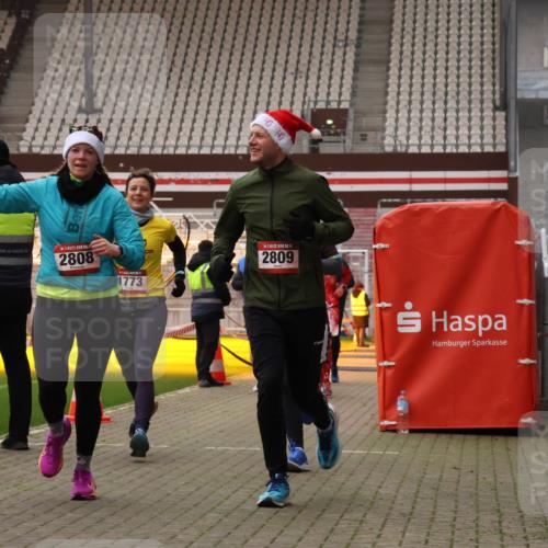 08.12.2024 - St. Pauli X-Mass-Run No. 14 Yannick Fuchs http://msf.ph/oto/7478239 08.12.2024 10:01:02 Ziel 410, 642, 1750, 1773, 2447, 2808, 2809, 3033 meine-sportfotos.de