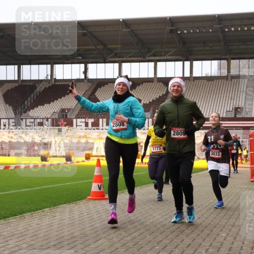 08.12.2024 - St. Pauli X-Mass-Run No. 14 Yannick Fuchs http://msf.ph/oto/7478268 08.12.2024 10:01:04 Ziel 410, 642, 1750, 1773, 2447, 2808, 2809, 3033 meine-sportfotos.de