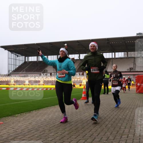 08.12.2024 - St. Pauli X-Mass-Run No. 14 Yannick Fuchs http://msf.ph/oto/7478277 08.12.2024 10:01:05 Ziel 410, 418, 642, 1750, 1773, 2447, 2808, 2809, 3033 meine-sportfotos.de