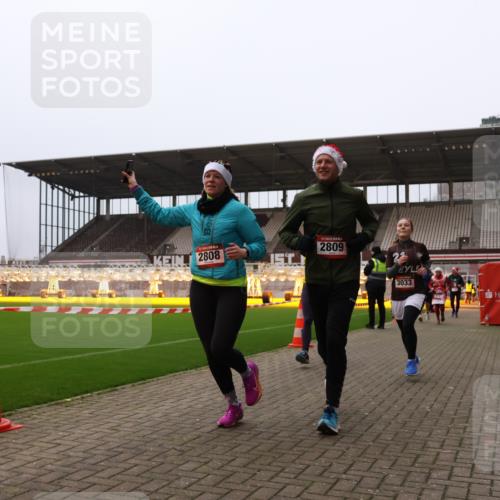 08.12.2024 - St. Pauli X-Mass-Run No. 14 Yannick Fuchs http://msf.ph/oto/7478281 08.12.2024 10:01:05 Ziel 410, 418, 642, 1750, 1773, 2447, 2808, 2809, 3033 meine-sportfotos.de