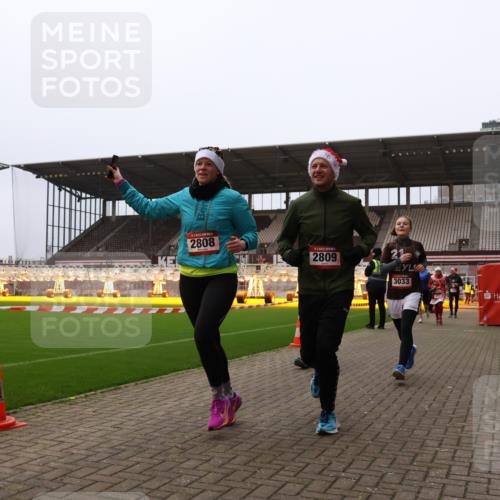 08.12.2024 - St. Pauli X-Mass-Run No. 14 Yannick Fuchs http://msf.ph/oto/7478284 08.12.2024 10:01:05 Ziel 410, 418, 642, 1750, 1773, 2447, 2808, 2809, 3033 meine-sportfotos.de