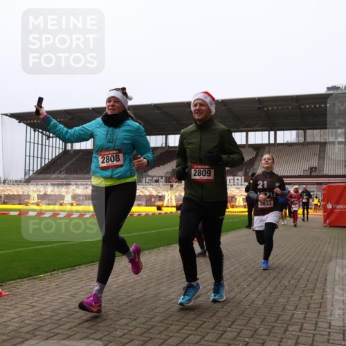 08.12.2024 - St. Pauli X-Mass-Run No. 14 Yannick Fuchs http://msf.ph/oto/7478290 08.12.2024 10:01:05 Ziel 410, 418, 642, 1750, 1773, 2447, 2808, 2809, 3033 meine-sportfotos.de