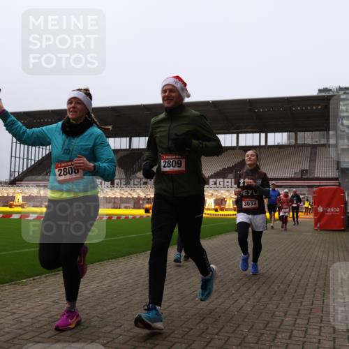 08.12.2024 - St. Pauli X-Mass-Run No. 14 Yannick Fuchs http://msf.ph/oto/7478297 08.12.2024 10:01:05 Ziel 410, 418, 642, 1750, 1773, 2447, 2808, 2809, 3033 meine-sportfotos.de