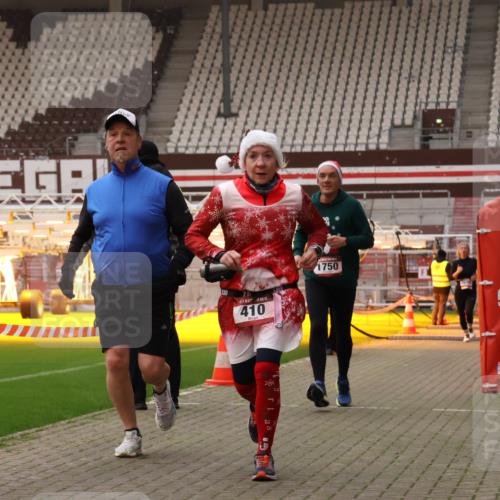 08.12.2024 - St. Pauli X-Mass-Run No. 14 Yannick Fuchs http://msf.ph/oto/7478334 08.12.2024 10:01:08 Ziel 410, 418, 642, 713, 1750, 1773, 2447, 2696, 2808, 2809, 3033 meine-sportfotos.de