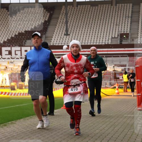 08.12.2024 - St. Pauli X-Mass-Run No. 14 Yannick Fuchs http://msf.ph/oto/7478339 08.12.2024 10:01:08 Ziel 410, 418, 642, 713, 1750, 1773, 2447, 2696, 2808, 2809, 3033 meine-sportfotos.de