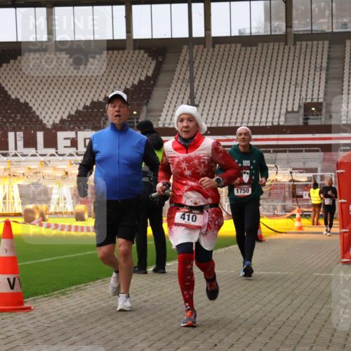 08.12.2024 - St. Pauli X-Mass-Run No. 14 Yannick Fuchs http://msf.ph/oto/7478353 08.12.2024 10:01:08 Ziel 410, 418, 642, 713, 1750, 1773, 2447, 2696, 2808, 2809, 3033 meine-sportfotos.de