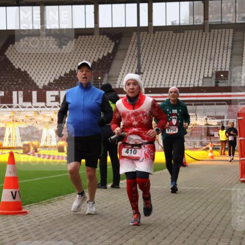 08.12.2024 - St. Pauli X-Mass-Run No. 14 Yannick Fuchs http://msf.ph/oto/7478356 08.12.2024 10:01:08 Ziel 410, 418, 642, 713, 1750, 1773, 2447, 2696, 2808, 2809, 3033 meine-sportfotos.de