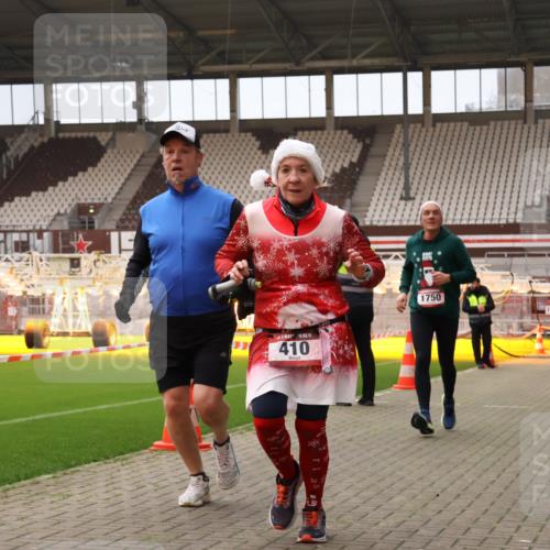 08.12.2024 - St. Pauli X-Mass-Run No. 14 Yannick Fuchs http://msf.ph/oto/7478357 08.12.2024 10:01:09 Ziel 410, 418, 713, 1750, 1773, 2447, 2696, 2808, 2809, 3033 meine-sportfotos.de