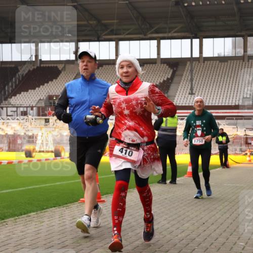 08.12.2024 - St. Pauli X-Mass-Run No. 14 Yannick Fuchs http://msf.ph/oto/7478364 08.12.2024 10:01:09 Ziel 410, 418, 713, 1750, 1773, 2447, 2696, 2808, 2809, 3033 meine-sportfotos.de