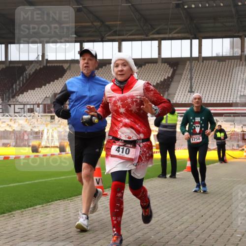08.12.2024 - St. Pauli X-Mass-Run No. 14 Yannick Fuchs http://msf.ph/oto/7478367 08.12.2024 10:01:09 Ziel 410, 418, 713, 1750, 1773, 2447, 2696, 2808, 2809, 3033 meine-sportfotos.de