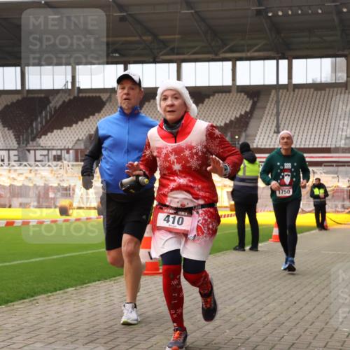 08.12.2024 - St. Pauli X-Mass-Run No. 14 Yannick Fuchs http://msf.ph/oto/7478370 08.12.2024 10:01:10 Ziel 410, 418, 713, 1750, 1773, 2447, 2696, 2808, 2809, 3033 meine-sportfotos.de