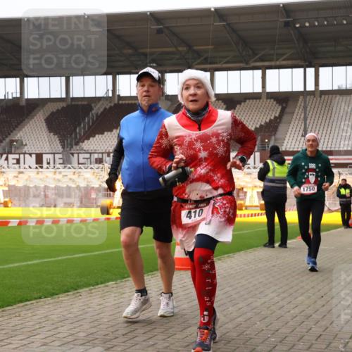 08.12.2024 - St. Pauli X-Mass-Run No. 14 Yannick Fuchs http://msf.ph/oto/7478379 08.12.2024 10:01:10 Ziel 410, 418, 713, 1750, 1773, 2447, 2696, 2808, 2809, 3033 meine-sportfotos.de