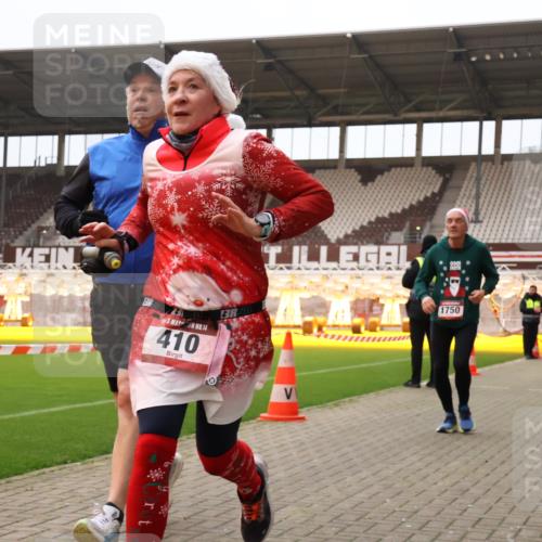 08.12.2024 - St. Pauli X-Mass-Run No. 14 Yannick Fuchs http://msf.ph/oto/7478390 08.12.2024 10:01:10 Ziel 410, 418, 713, 1750, 1773, 2447, 2696, 2808, 2809, 3033 meine-sportfotos.de