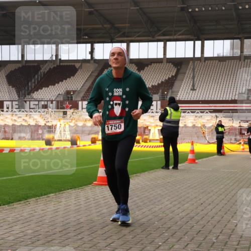 08.12.2024 - St. Pauli X-Mass-Run No. 14 Yannick Fuchs http://msf.ph/oto/7478398 08.12.2024 10:01:12 Ziel 410, 418, 713, 1750, 1773, 2447, 2696, 2808, 2809, 3033 meine-sportfotos.de