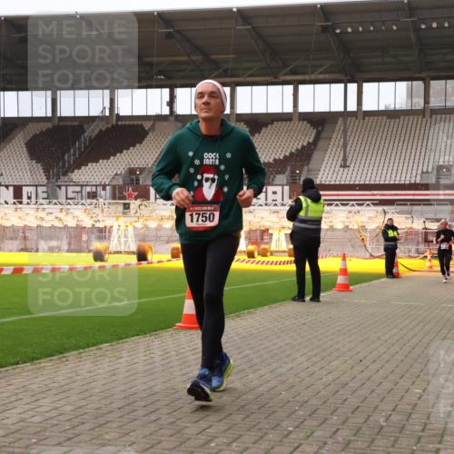 08.12.2024 - St. Pauli X-Mass-Run No. 14 Yannick Fuchs http://msf.ph/oto/7478403 08.12.2024 10:01:12 Ziel 410, 418, 713, 1750, 1773, 2447, 2696, 2808, 2809, 3033 meine-sportfotos.de