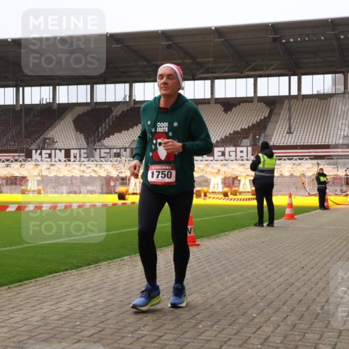 08.12.2024 - St. Pauli X-Mass-Run No. 14 Yannick Fuchs http://msf.ph/oto/7478417 08.12.2024 10:01:12 Ziel 410, 418, 713, 1750, 1773, 2447, 2696, 2808, 2809, 3033 meine-sportfotos.de