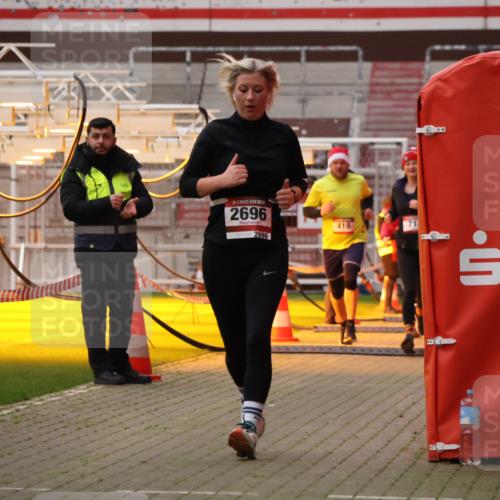 08.12.2024 - St. Pauli X-Mass-Run No. 14 Yannick Fuchs http://msf.ph/oto/7478432 08.12.2024 10:01:14 Ziel 410, 418, 512, 713, 946, 1750, 1773, 2447, 2696, 3033 meine-sportfotos.de