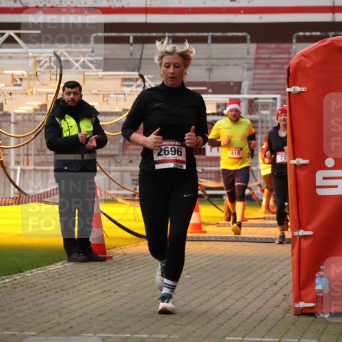 08.12.2024 - St. Pauli X-Mass-Run No. 14 Yannick Fuchs http://msf.ph/oto/7478436 08.12.2024 10:01:14 Ziel 410, 418, 512, 713, 946, 1750, 1773, 2447, 2696, 3033 meine-sportfotos.de