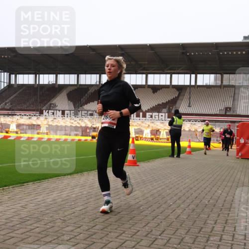 08.12.2024 - St. Pauli X-Mass-Run No. 14 Yannick Fuchs http://msf.ph/oto/7478487 08.12.2024 10:01:20 Ziel 410, 418, 512, 713, 946, 2447, 2696 meine-sportfotos.de