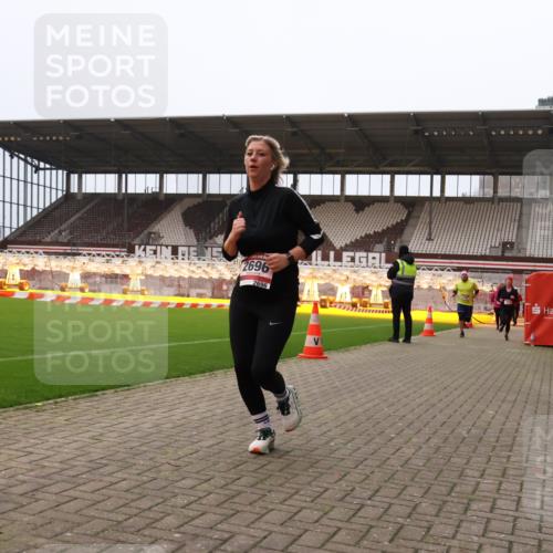08.12.2024 - St. Pauli X-Mass-Run No. 14 Yannick Fuchs http://msf.ph/oto/7478490 08.12.2024 10:01:20 Ziel 410, 418, 512, 713, 946, 2447, 2696 meine-sportfotos.de