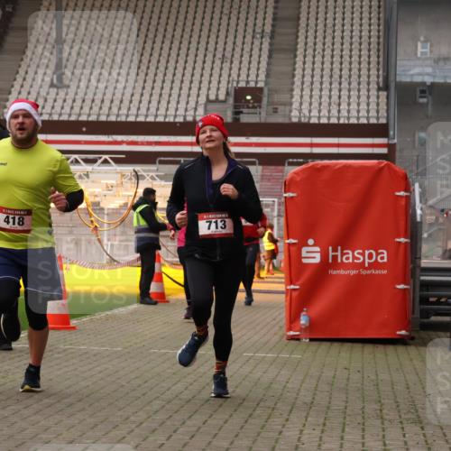 08.12.2024 - St. Pauli X-Mass-Run No. 14 Yannick Fuchs http://msf.ph/oto/7478513 08.12.2024 10:01:22 Ziel 418, 512, 713, 946, 2696 meine-sportfotos.de