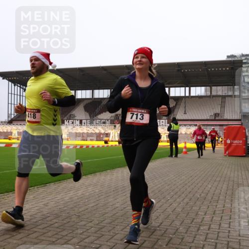 08.12.2024 - St. Pauli X-Mass-Run No. 14 Yannick Fuchs http://msf.ph/oto/7478541 08.12.2024 10:01:25 Ziel 418, 512, 713, 946, 2696 meine-sportfotos.de