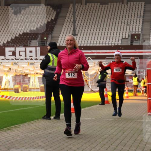 08.12.2024 - St. Pauli X-Mass-Run No. 14 Yannick Fuchs http://msf.ph/oto/7478565 08.12.2024 10:01:27 Ziel 41, 418, 512, 713, 946, 2696, 3340, 3341 meine-sportfotos.de