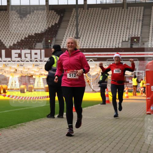 08.12.2024 - St. Pauli X-Mass-Run No. 14 Yannick Fuchs http://msf.ph/oto/7478568 08.12.2024 10:01:27 Ziel 41, 418, 512, 713, 946, 2696, 3340, 3341 meine-sportfotos.de
