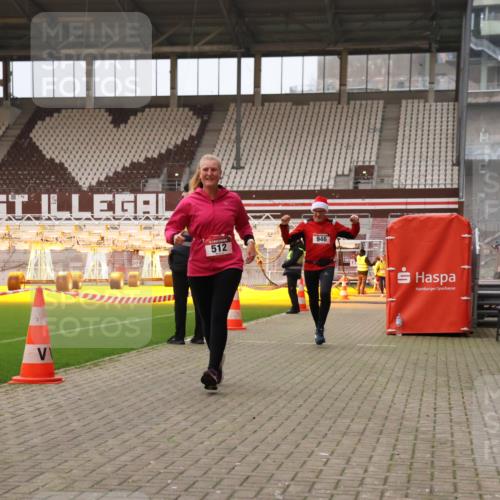 08.12.2024 - St. Pauli X-Mass-Run No. 14 Yannick Fuchs http://msf.ph/oto/7478583 08.12.2024 10:01:27 Ziel 41, 418, 512, 713, 946, 2696, 3340, 3341 meine-sportfotos.de