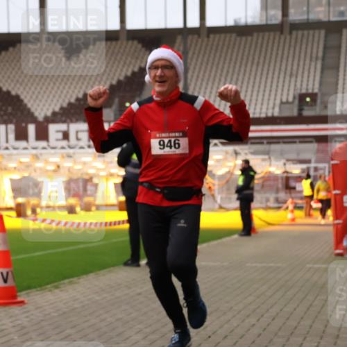 08.12.2024 - St. Pauli X-Mass-Run No. 14 Yannick Fuchs http://msf.ph/oto/7478628 08.12.2024 10:01:30 Ziel 41, 418, 512, 713, 946, 1246, 2696, 2818, 3340, 3341 meine-sportfotos.de