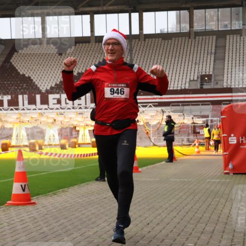 08.12.2024 - St. Pauli X-Mass-Run No. 14 Yannick Fuchs http://msf.ph/oto/7478636 08.12.2024 10:01:30 Ziel 41, 418, 512, 713, 946, 1246, 2696, 2818, 3340, 3341 meine-sportfotos.de