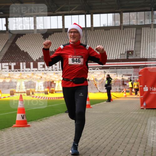 08.12.2024 - St. Pauli X-Mass-Run No. 14 Yannick Fuchs http://msf.ph/oto/7478639 08.12.2024 10:01:30 Ziel 41, 418, 512, 713, 946, 1246, 2696, 2818, 3340, 3341 meine-sportfotos.de