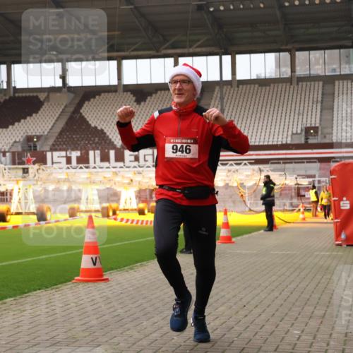 08.12.2024 - St. Pauli X-Mass-Run No. 14 Yannick Fuchs http://msf.ph/oto/7478649 08.12.2024 10:01:30 Ziel 41, 418, 512, 713, 946, 1246, 2696, 2818, 3340, 3341 meine-sportfotos.de