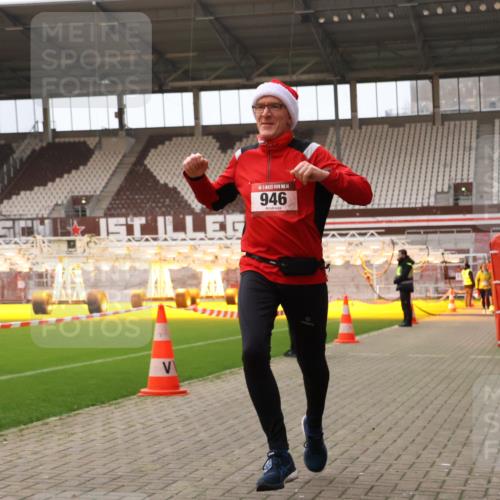 08.12.2024 - St. Pauli X-Mass-Run No. 14 Yannick Fuchs http://msf.ph/oto/7478653 08.12.2024 10:01:30 Ziel 41, 418, 512, 713, 946, 1246, 2696, 2818, 3340, 3341 meine-sportfotos.de
