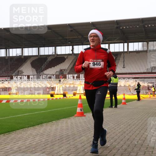 08.12.2024 - St. Pauli X-Mass-Run No. 14 Yannick Fuchs http://msf.ph/oto/7478656 08.12.2024 10:01:31 Ziel 41, 512, 713, 946, 1246, 2696, 2818, 3254, 3340, 3341 meine-sportfotos.de