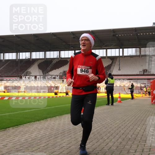 08.12.2024 - St. Pauli X-Mass-Run No. 14 Yannick Fuchs http://msf.ph/oto/7478667 08.12.2024 10:01:31 Ziel 41, 512, 713, 946, 1246, 2696, 2818, 3254, 3340, 3341 meine-sportfotos.de