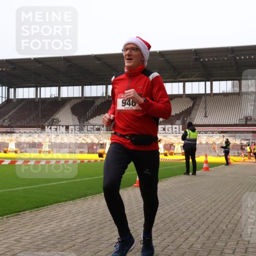 08.12.2024 - St. Pauli X-Mass-Run No. 14 Yannick Fuchs http://msf.ph/oto/7478674 08.12.2024 10:01:31 Ziel 41, 512, 713, 946, 1246, 2696, 2818, 3254, 3340, 3341 meine-sportfotos.de