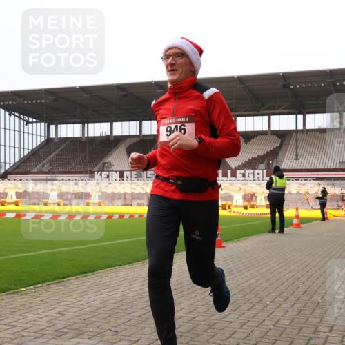 08.12.2024 - St. Pauli X-Mass-Run No. 14 Yannick Fuchs http://msf.ph/oto/7478679 08.12.2024 10:01:31 Ziel 41, 512, 713, 946, 1246, 2696, 2818, 3254, 3340, 3341 meine-sportfotos.de