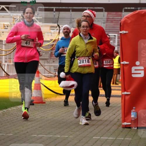 08.12.2024 - St. Pauli X-Mass-Run No. 14 Yannick Fuchs http://msf.ph/oto/7478690 08.12.2024 10:01:38 Ziel 41, 512, 946, 1246, 1751, 2818, 2833, 3254, 3340, 3341 meine-sportfotos.de