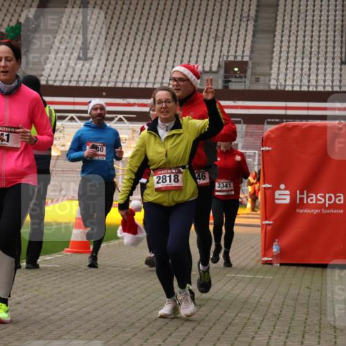 08.12.2024 - St. Pauli X-Mass-Run No. 14 Yannick Fuchs http://msf.ph/oto/7478693 08.12.2024 10:01:42 Ziel 41, 1246, 1751, 2818, 2833, 3254, 3340, 3341 meine-sportfotos.de