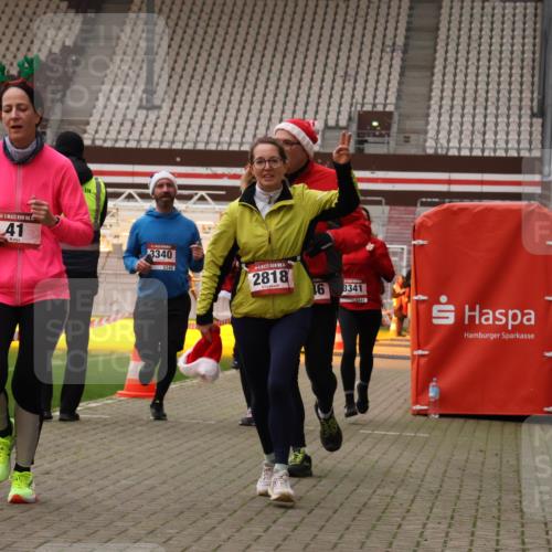 08.12.2024 - St. Pauli X-Mass-Run No. 14 Yannick Fuchs http://msf.ph/oto/7478696 08.12.2024 10:01:42 Ziel 41, 1246, 1751, 2818, 2833, 3254, 3340, 3341 meine-sportfotos.de