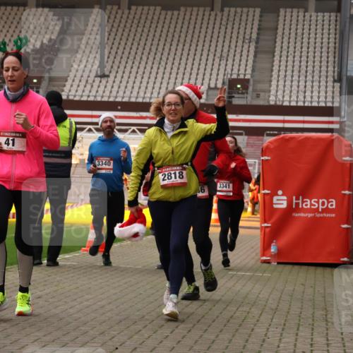 08.12.2024 - St. Pauli X-Mass-Run No. 14 Yannick Fuchs http://msf.ph/oto/7478699 08.12.2024 10:01:42 Ziel 41, 1246, 1751, 2818, 2833, 3254, 3340, 3341 meine-sportfotos.de