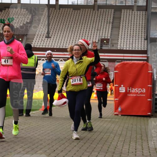 08.12.2024 - St. Pauli X-Mass-Run No. 14 Yannick Fuchs http://msf.ph/oto/7478702 08.12.2024 10:01:42 Ziel 41, 1246, 1751, 2818, 2833, 3254, 3340, 3341 meine-sportfotos.de