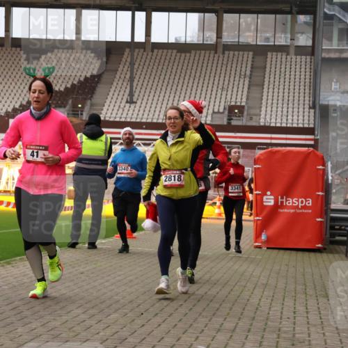 08.12.2024 - St. Pauli X-Mass-Run No. 14 Yannick Fuchs http://msf.ph/oto/7478710 08.12.2024 10:01:42 Ziel 41, 1246, 1751, 2818, 2833, 3254, 3340, 3341 meine-sportfotos.de